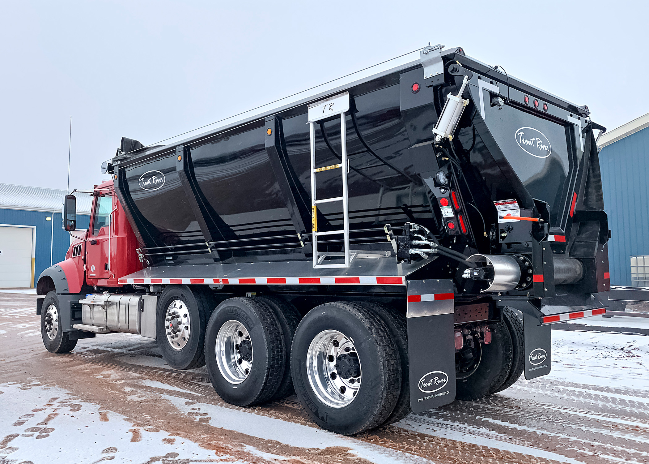 The first Truck Mounted Live Bottom was built.