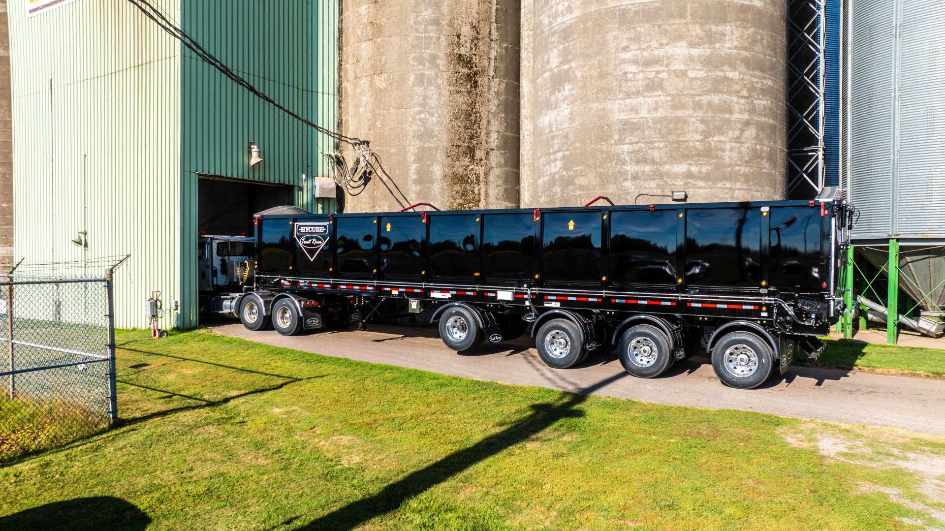 Hycube Trailer in Black Hycube Trailer in Black