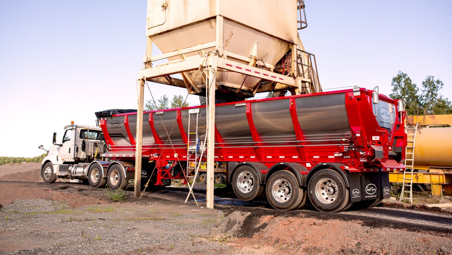 Live Bottom Trailer in Red
